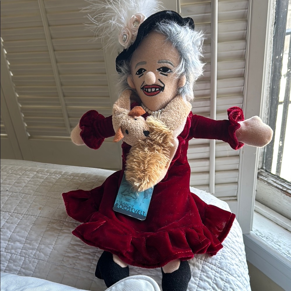 ELEANOR ROOSEVELT Doll by Little Thinkers. Tag w/info on her. Great detail  NWT